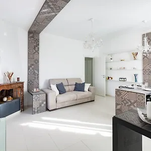 https://the-royal-crown.it-romehotels.com